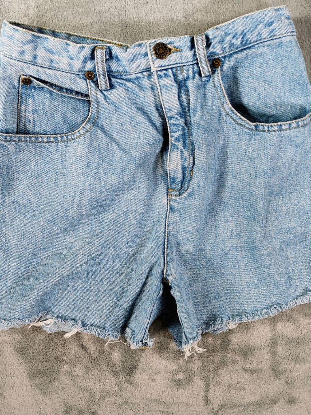 Vintage 1990s Liz Claiborne Lizwear Petite Denim DIY Cut-Off Shorts (Size 4)